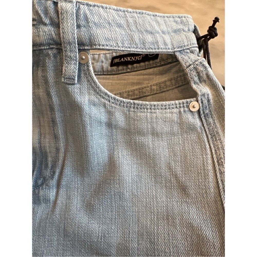 NWT Blank NYC Women’s Light Wash Denim Shorts Pocket Cut Out Raw Hem - Size 24 - Picture 5 of 10